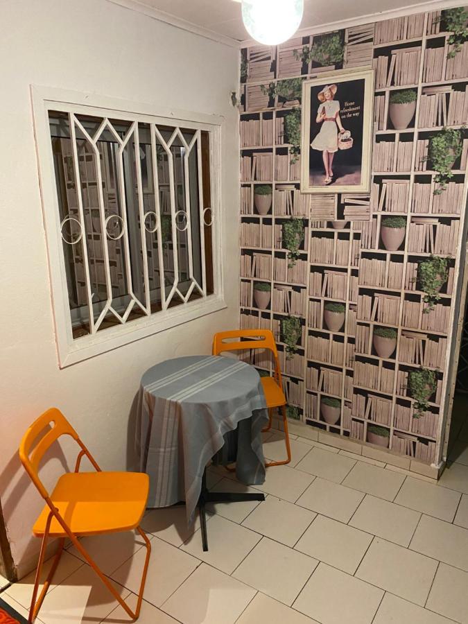 Homestay Studio Яунде Экстерьер фото